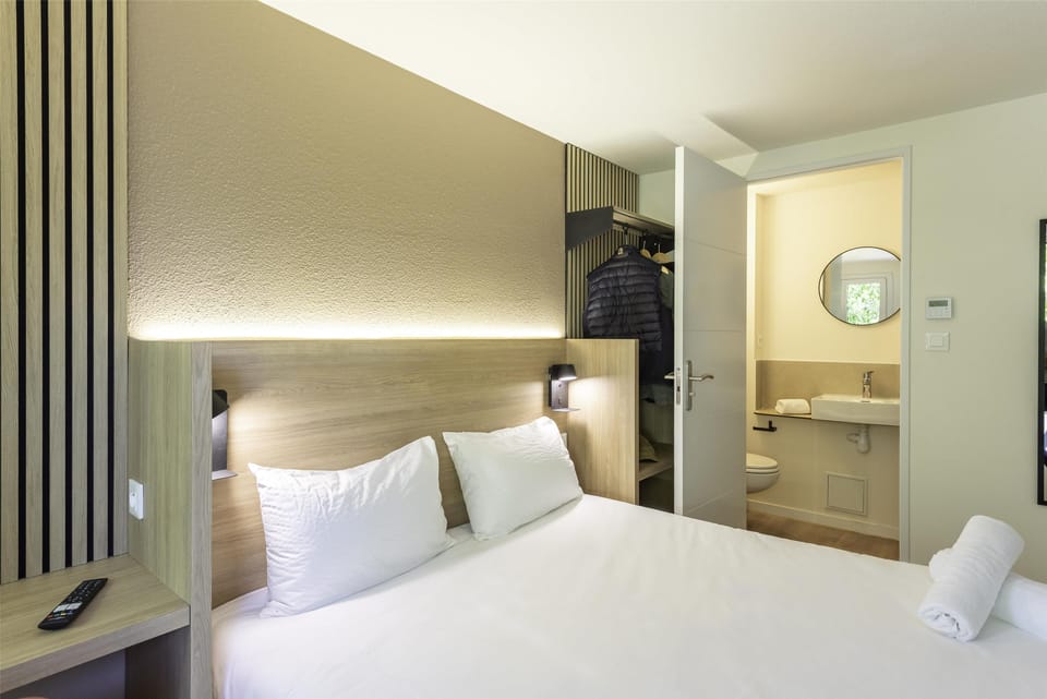 Standard Room, 1 Double Bed | Desk, laptop workspace, soundproofing, free WiFi