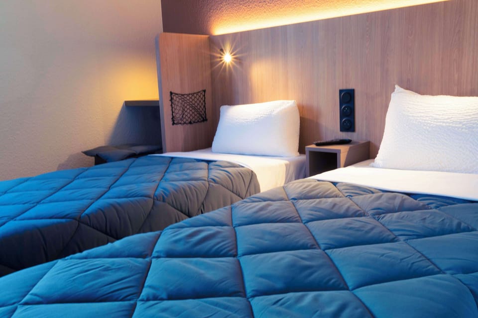 Standard Room, 2 Twin Beds | Desk, blackout drapes, soundproofing, free cribs/infant beds