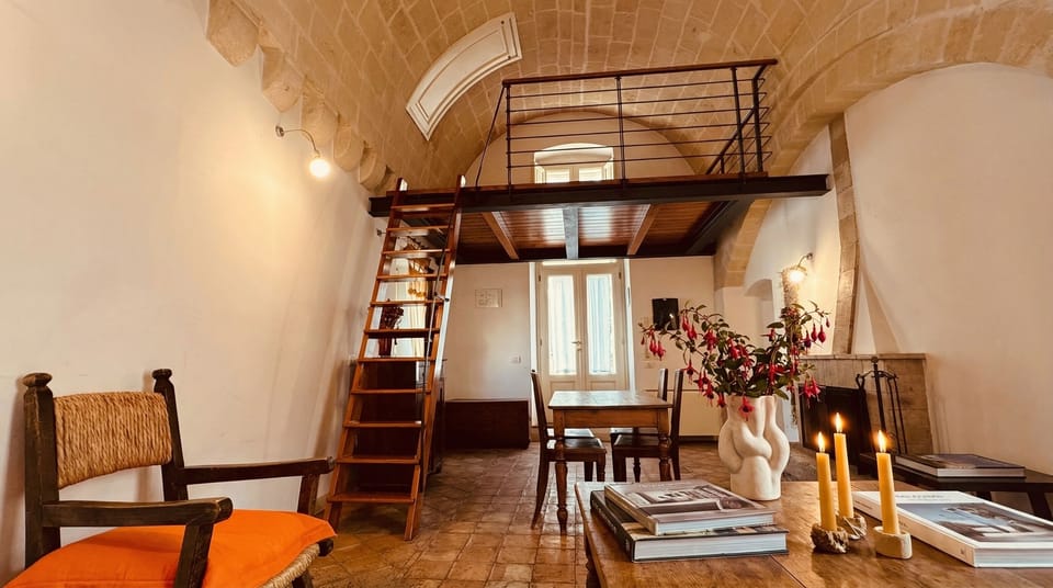 Suite for 2 people | Living area | Flat-screen TV