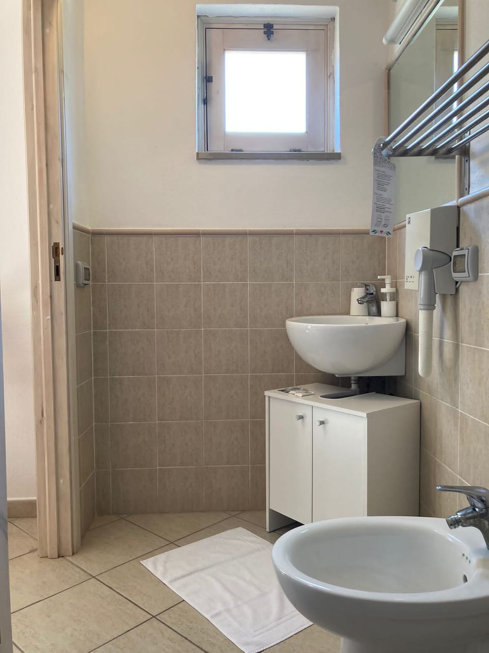 Double or Twin Room | Bathroom | Shower, hair dryer, bidet, towels