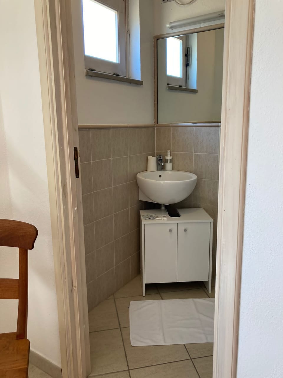 Double or Twin Room | Bathroom | Shower, hair dryer, bidet, towels