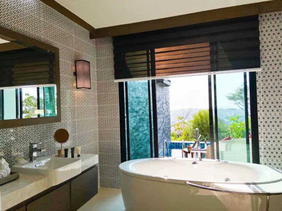 One Bedroom Pool Villa with Ocean View | Bathroom | Separate tub and shower, jetted tub, rainfall showerhead