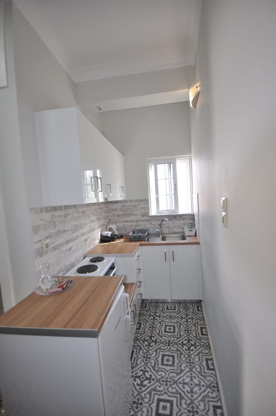 Studio | Private kitchen | Mini-fridge, oven, electric kettle, toaster