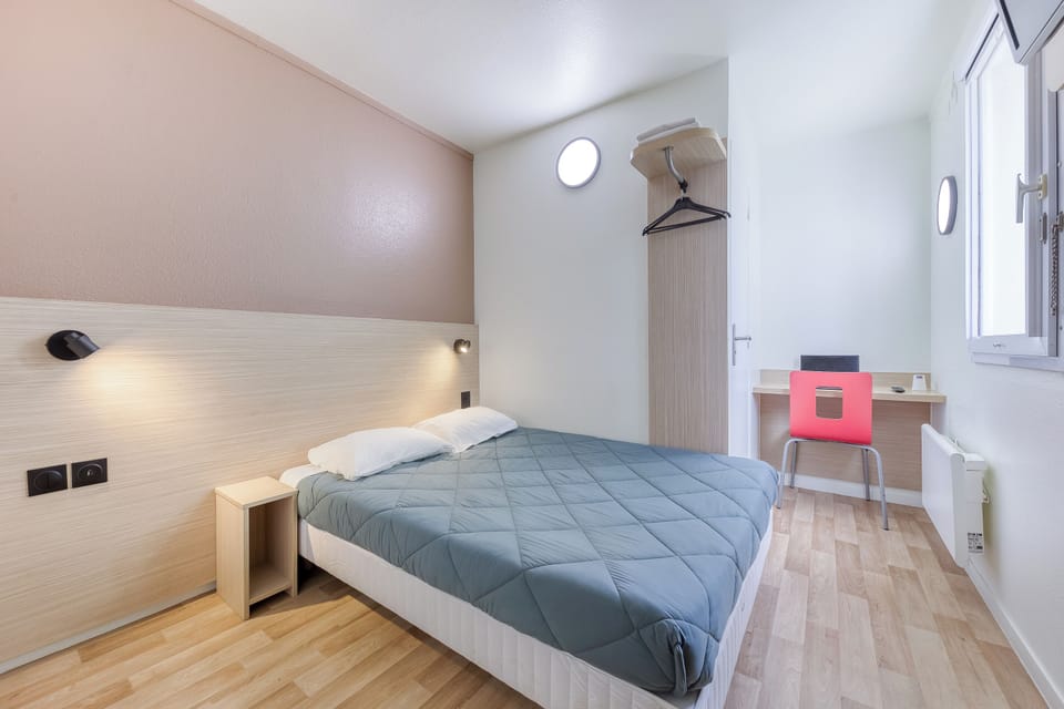 Standard Room, 1 Double Bed | Desk, laptop workspace, blackout drapes, free WiFi