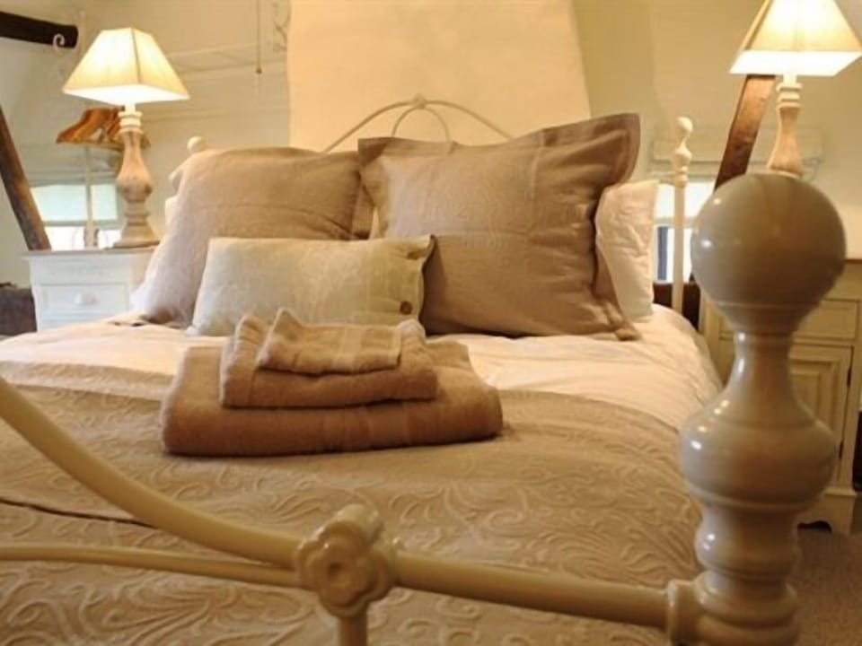 Superior Cottage, Private Bathroom, Garden View (Hannah Scott's)
