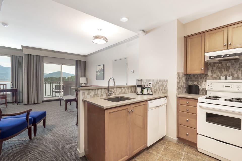 Premium Suite, 1 Bedroom, Lakeside | Premium bedding, pillowtop beds, in-room safe, desk