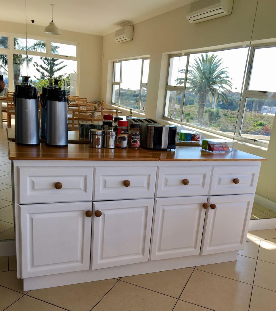 Daily full breakfast (ZAR 120 per person)