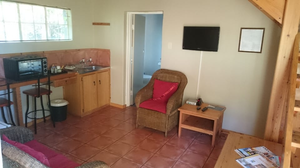Deluxe Room, 1 Bedroom | WiFi (free), bed sheets