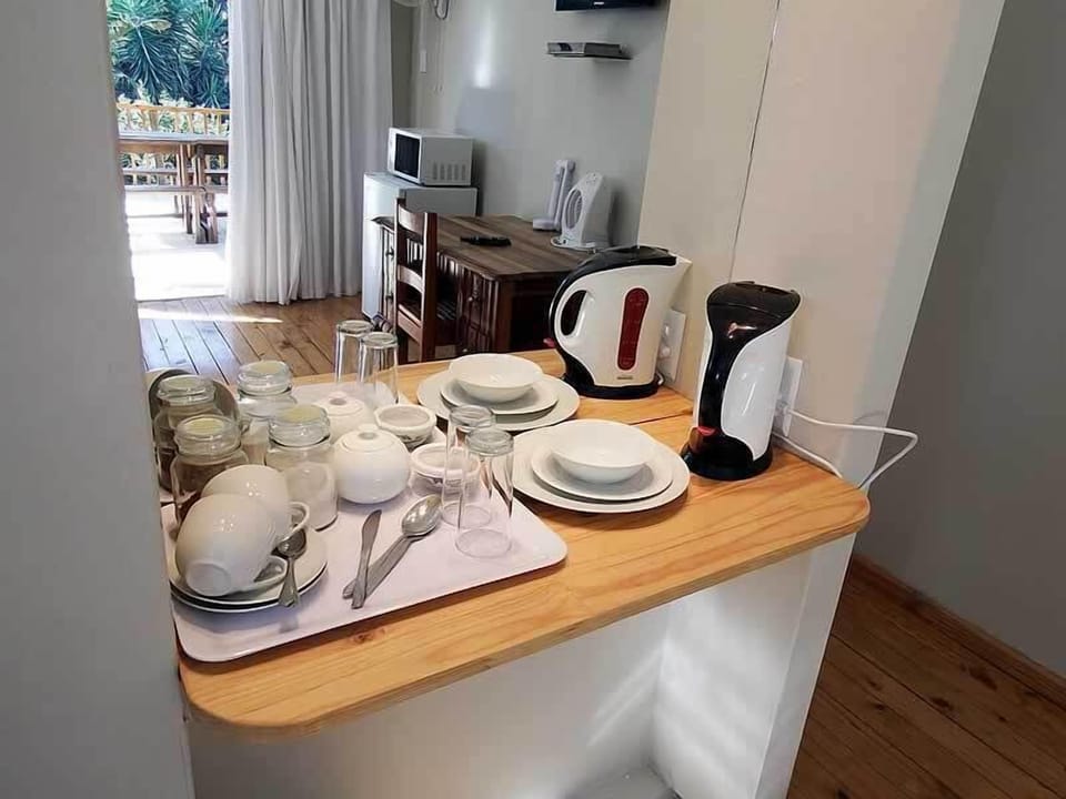 Deluxe Room, 1 Bedroom (Queen Room) | Coffee and/or coffee maker