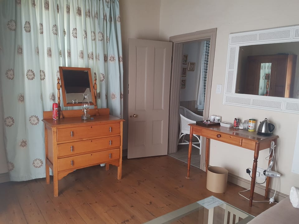 Standard Twin Room | 4 bedrooms, premium bedding, down comforters, Select Comfort beds
