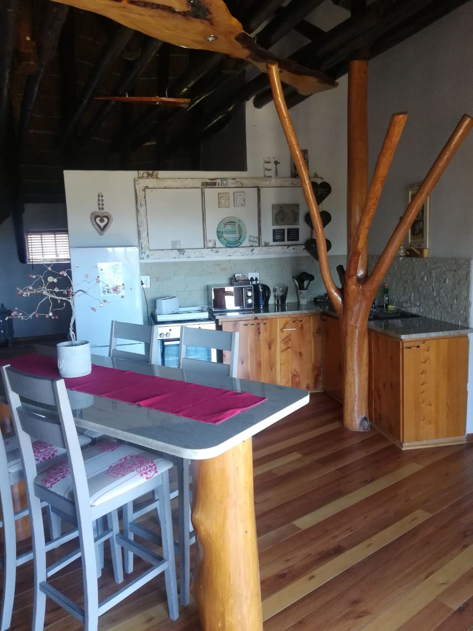 Luxury Queen Room | Private kitchen | Fridge, microwave, coffee/tea maker, electric kettle