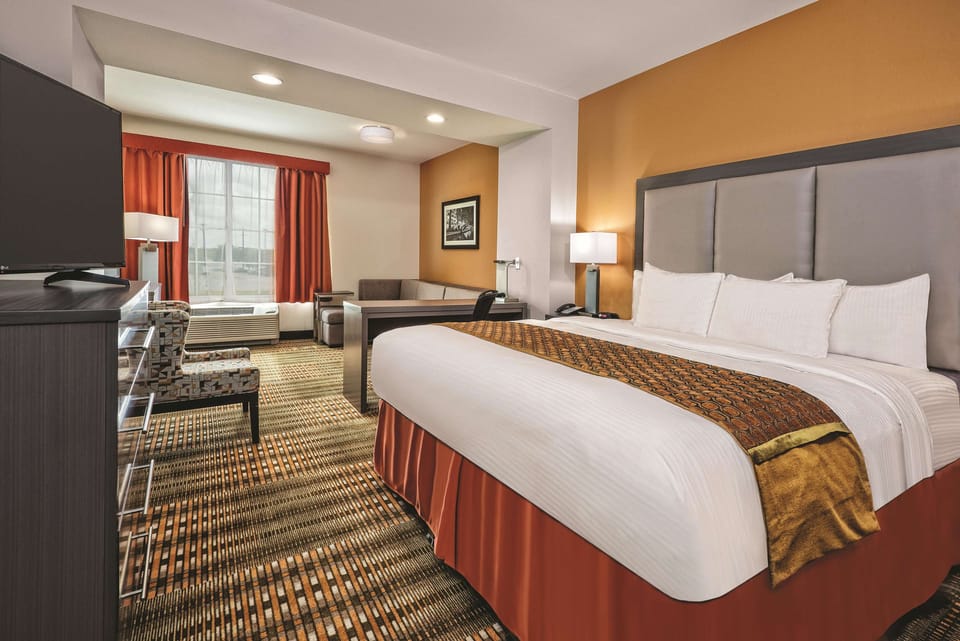 Suite, 1 King Bed, Non Smoking | Pillowtop beds, desk, iron/ironing board, free cribs/infant beds