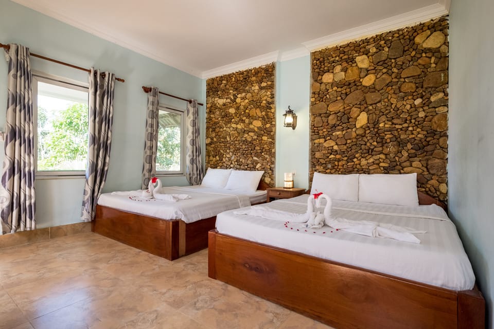 Twin Bungalow | Desk, blackout drapes, free cribs/infant beds, free WiFi