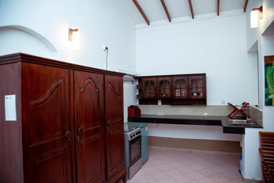 Family Studio Suite, Multiple Beds | Private kitchen | Coffee/tea maker, electric kettle