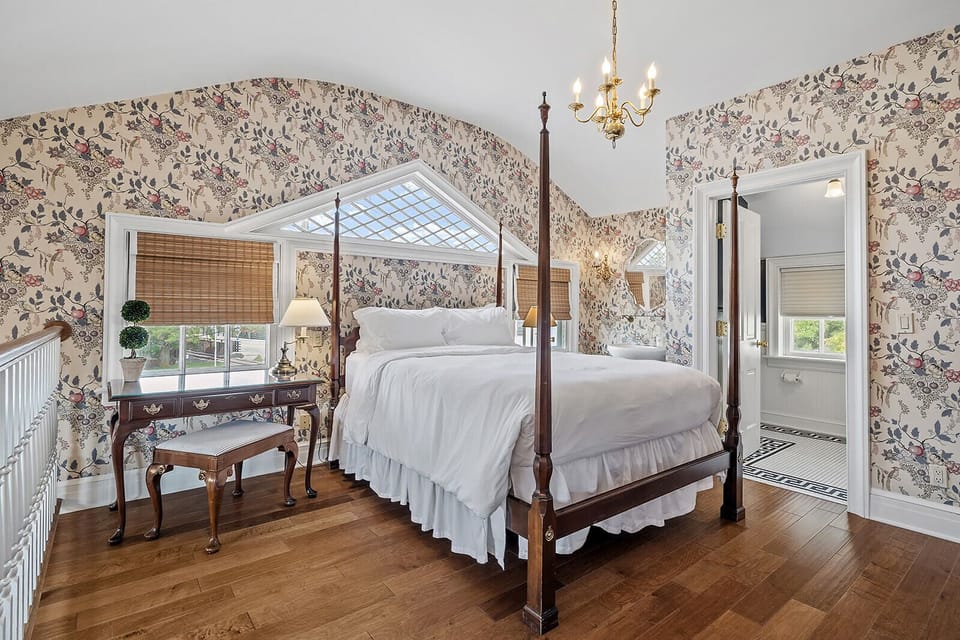 Suite, Hot Tub (Signature Two-Story Suite) | Memory foam beds, individually decorated, individually furnished