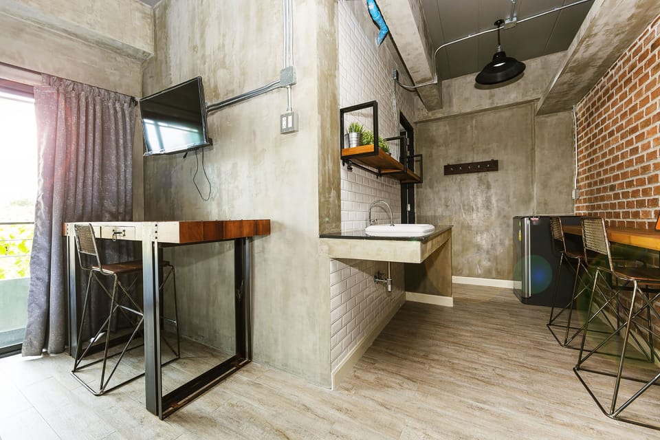 Minibar, individually decorated, individually furnished, desk