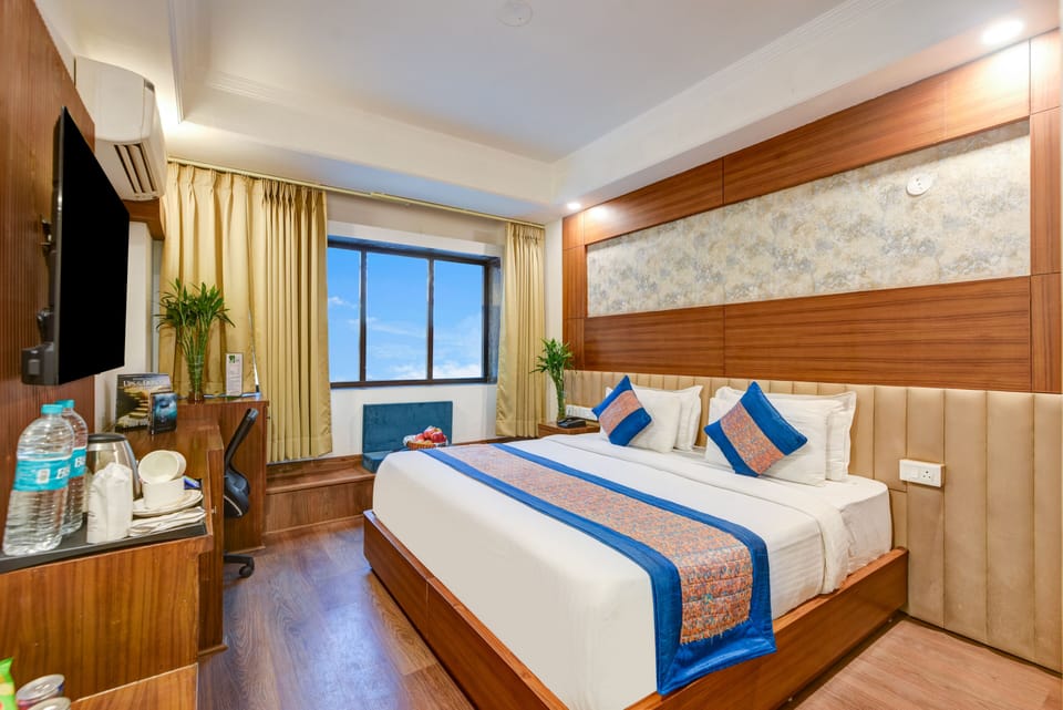 Premium bedding, pillowtop beds, minibar, in-room safe