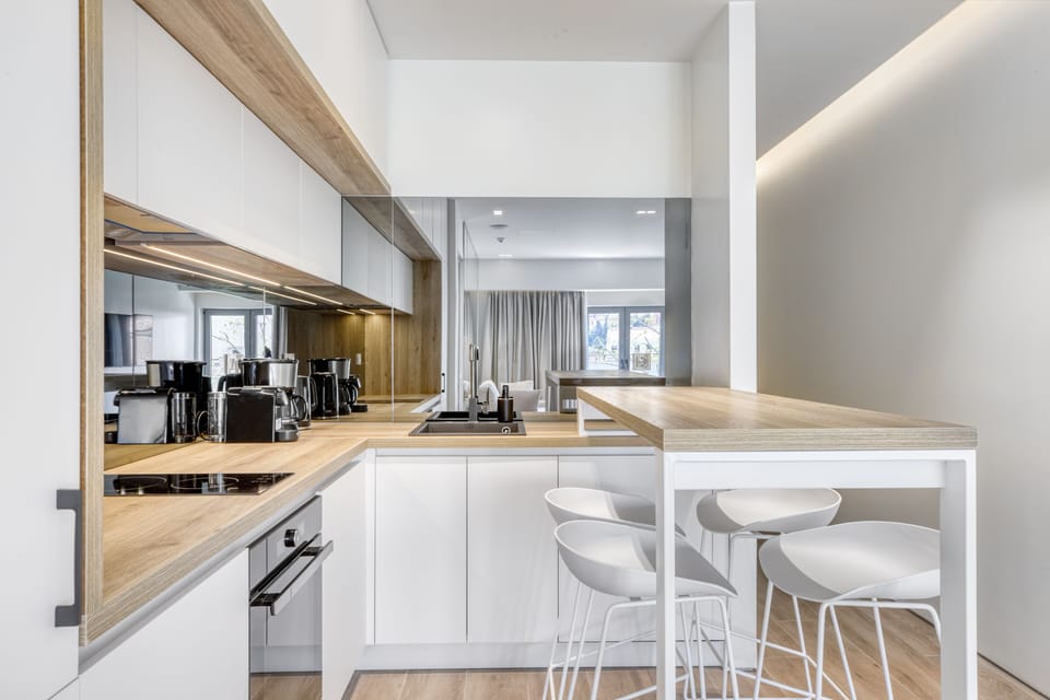 Luxury Apartment, 3 Bedrooms, Balcony, City View | Private kitchen | Fridge, microwave, oven, stovetop