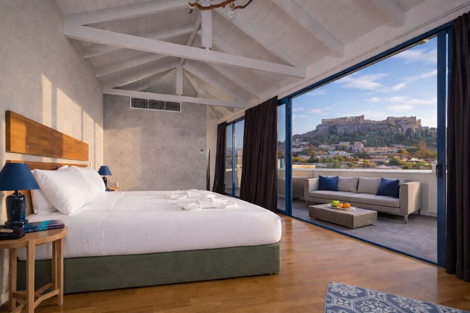 Junior Suite (Panoramic Acropolis View) | Hypo-allergenic bedding, minibar, in-room safe, desk