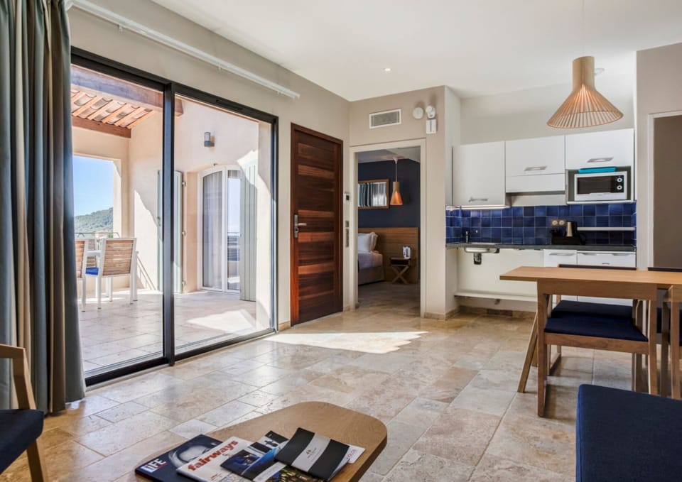 Appartement bastides | Premium bedding, in-room safe, desk, blackout drapes