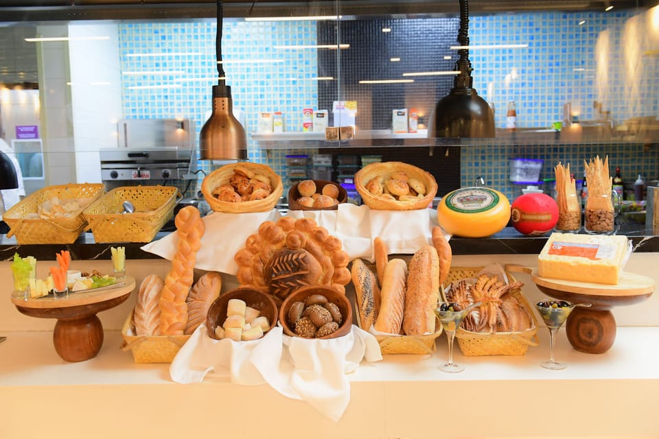 Daily buffet breakfast for a fee