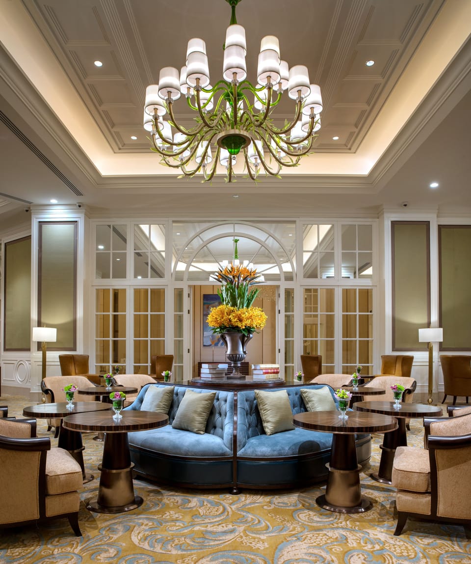 2 bars/lounges