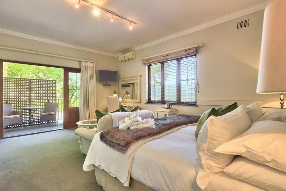 Deluxe Room 4 : Private Balcony  | Minibar, in-room safe, individually decorated, desk