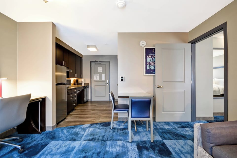 Suite, 1 Bedroom | Living room | 32-inch Smart TV with premium channels, TV, Netflix