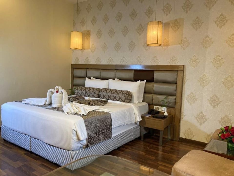 Signet Room	 | Egyptian cotton sheets, premium bedding, in-room safe
