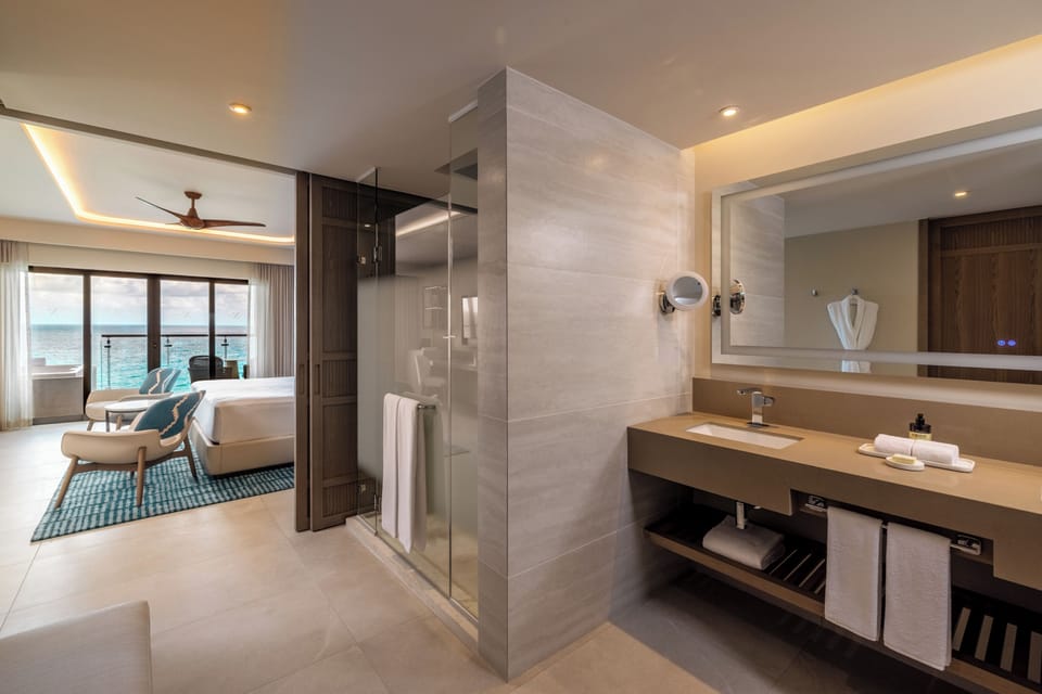Ocean Front Junior Suite King | Bathroom | Separate tub and shower, jetted tub, rainfall showerhead