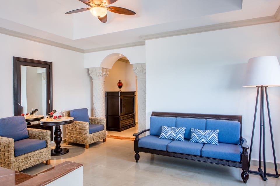 Ocean View Swim Up Suite King | Living area | LED TV, foosball