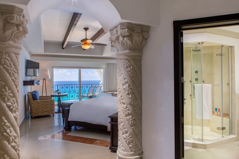 Premium bedding, pillowtop beds, free minibar, in-room safe