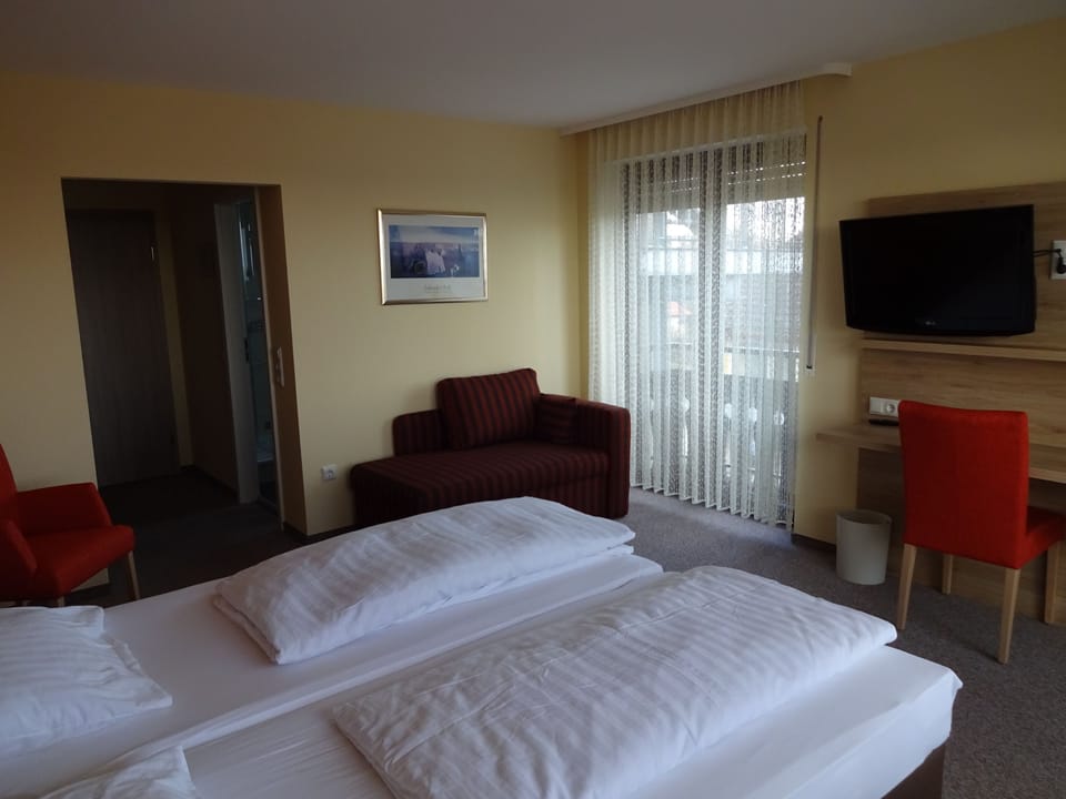 Double Room | Desk, soundproofing, free cribs/infant beds, rollaway beds