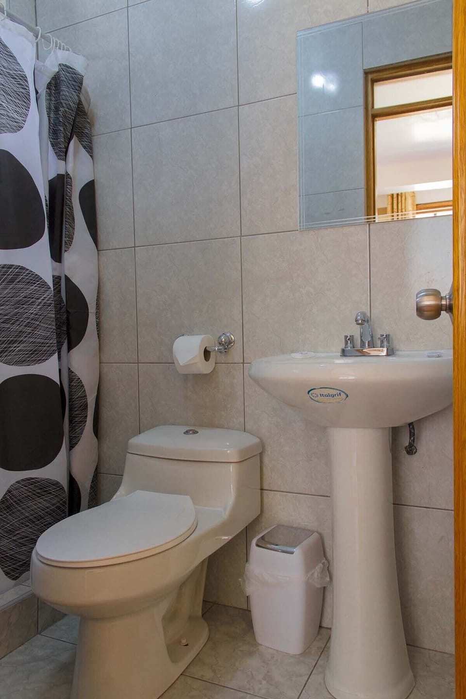 Double Room, 2 Twin Beds, Private Bathroom | Desk, iron/ironing board, WiFi (free), bed sheets