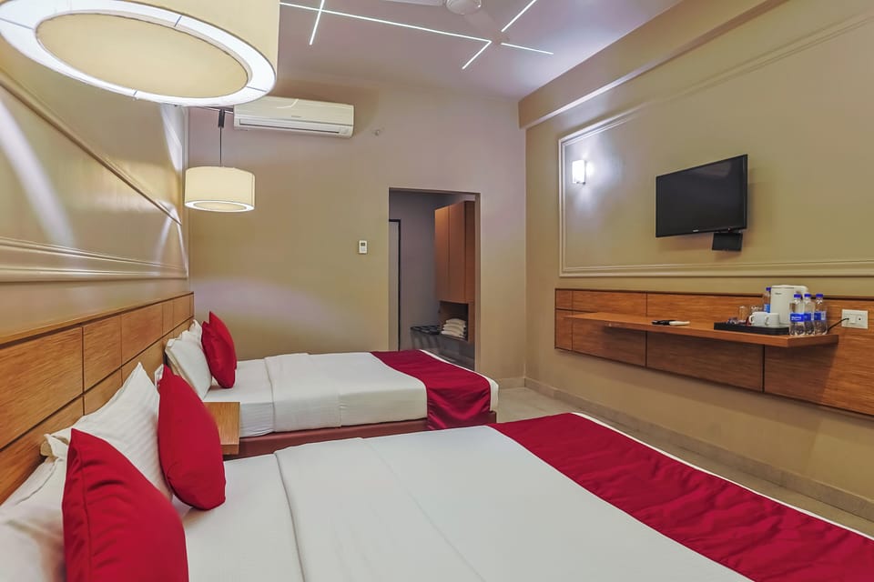 Family Room | In-room safe, desk, free WiFi, bed sheets