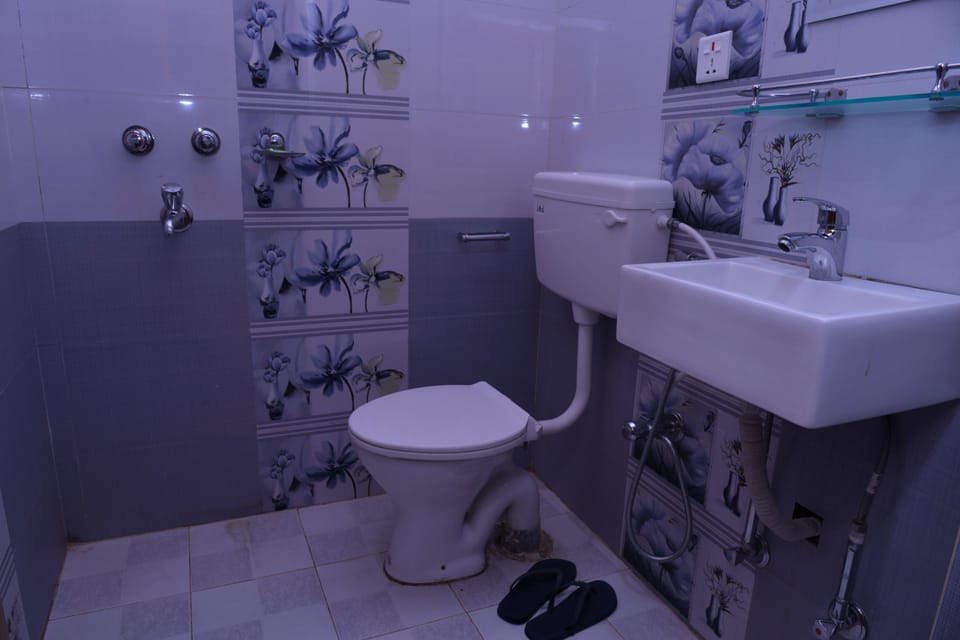 Standard Room | Bathroom | Slippers, towels