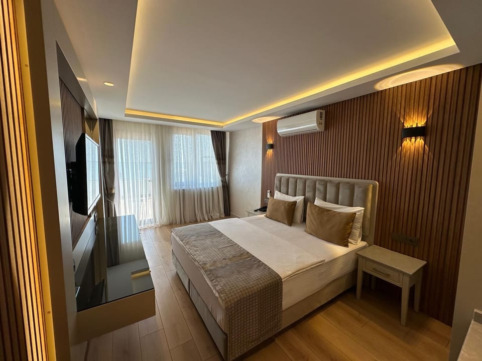 Deluxe Double Room | Egyptian cotton sheets, premium bedding, minibar, in-room safe