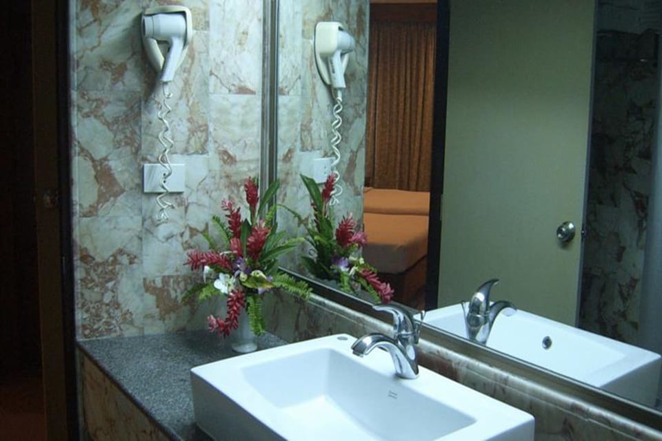 Bathroom sink