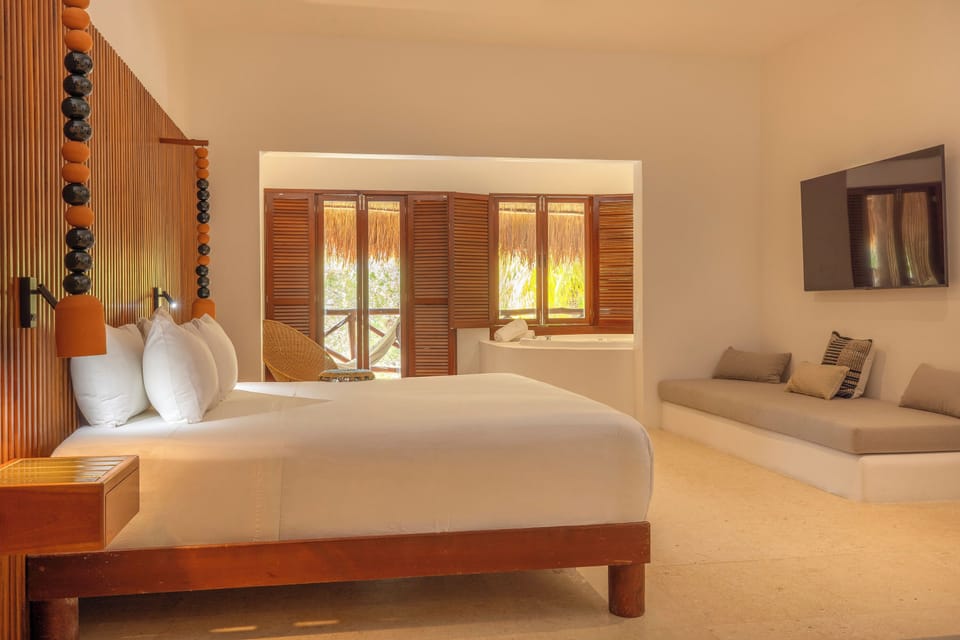 Premium bedding, in-room safe, free cribs/infant beds, free WiFi