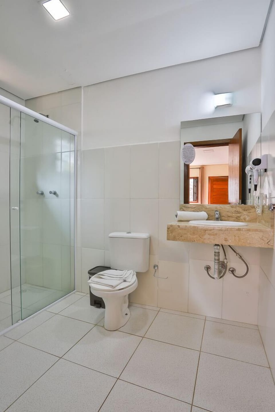 Double Room | Bathroom | Shower, free toiletries, towels