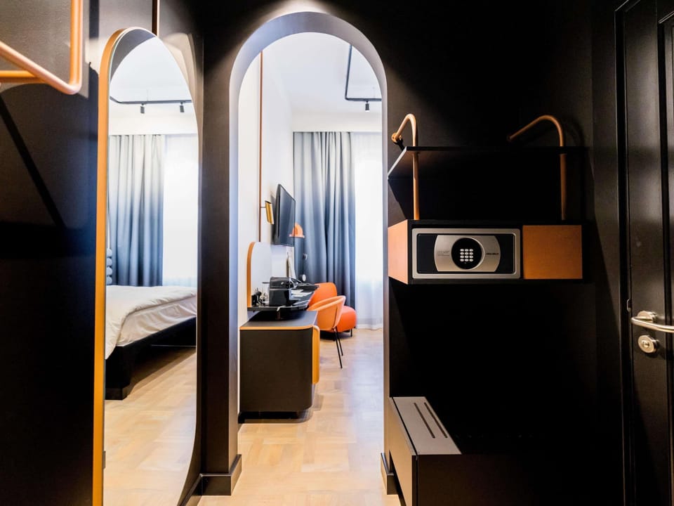 Comfort Room (Essential) | Hypo-allergenic bedding, in-room safe, desk, laptop workspace