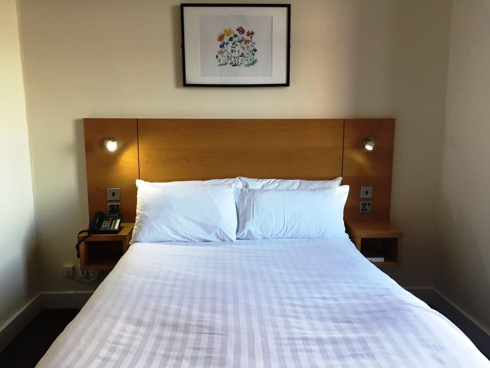 Double Room | Individually decorated, individually furnished, desk, iron/ironing board