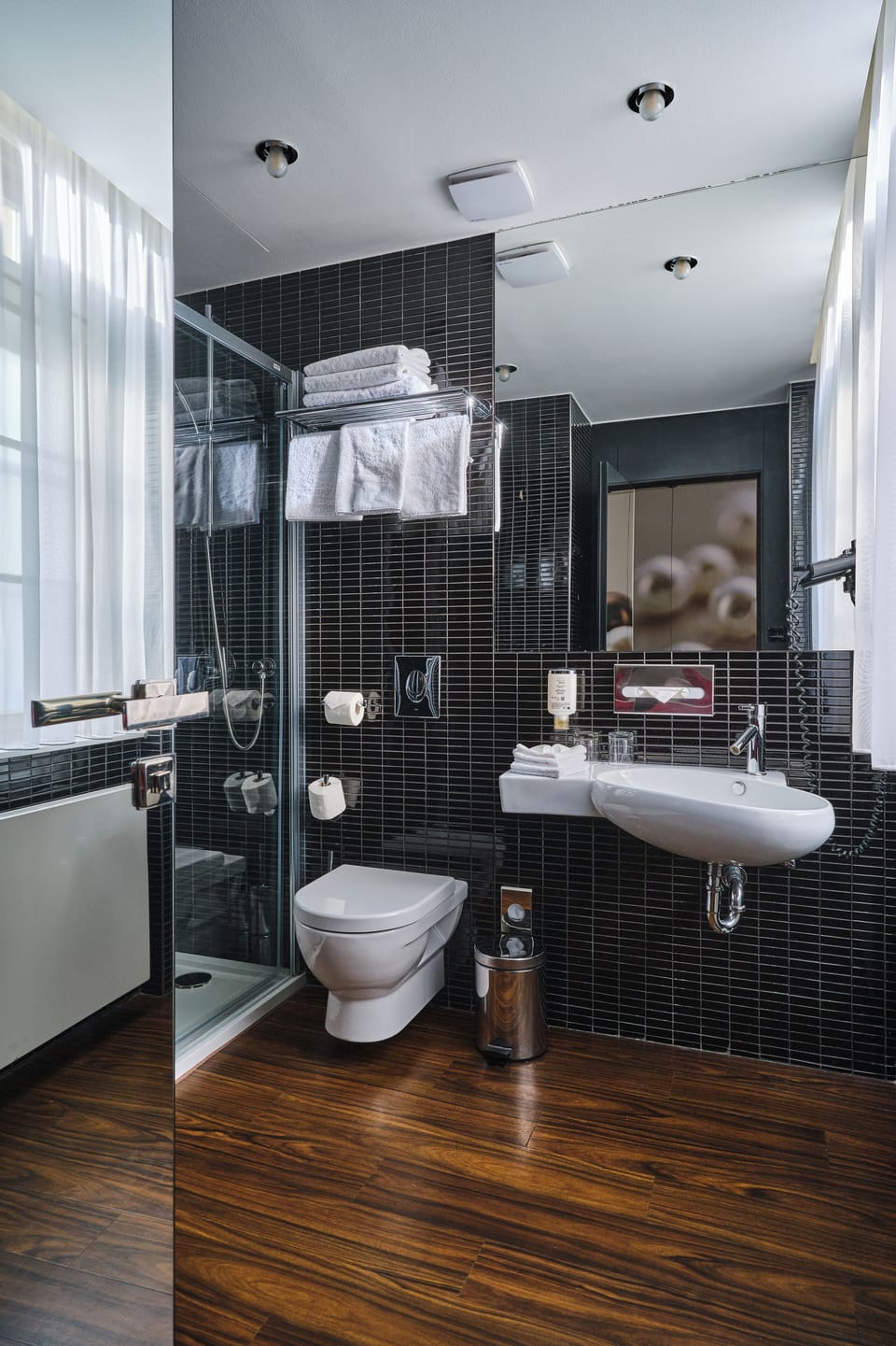 Double Room with Extra Bed | Bathroom | Combined shower/tub, free toiletries, hair dryer, slippers