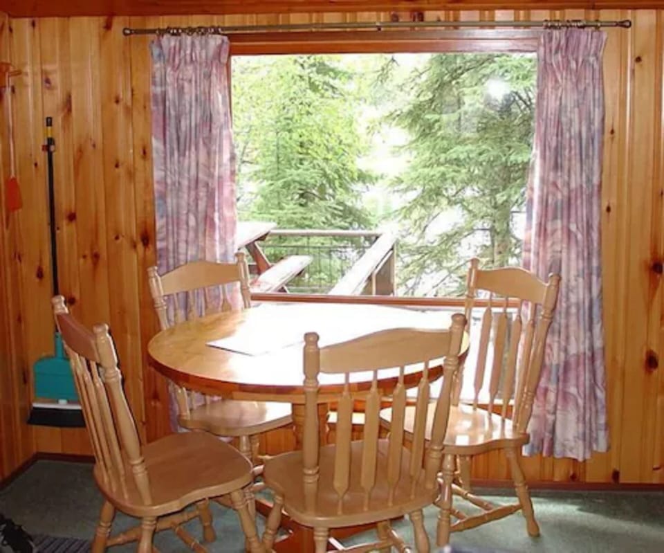 Cottage, 2 Bedrooms | In-room dining