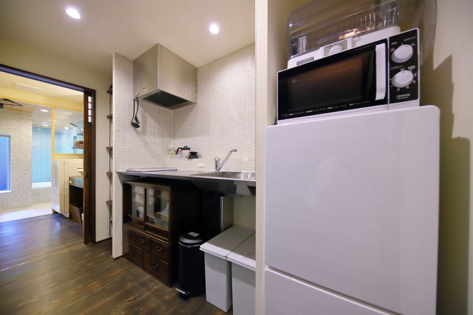 Townhouse One House Charter | Private kitchen | Full-size fridge, microwave, stovetop, coffee/tea maker