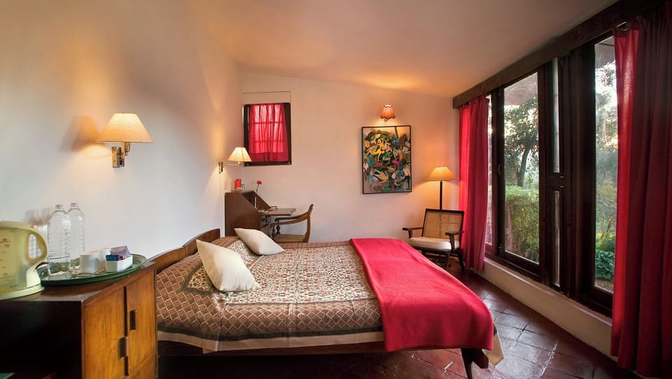 Heritage Romance | Minibar, desk, blackout drapes