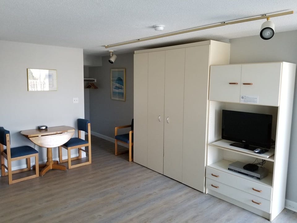 Basic Studio | Bed sheets