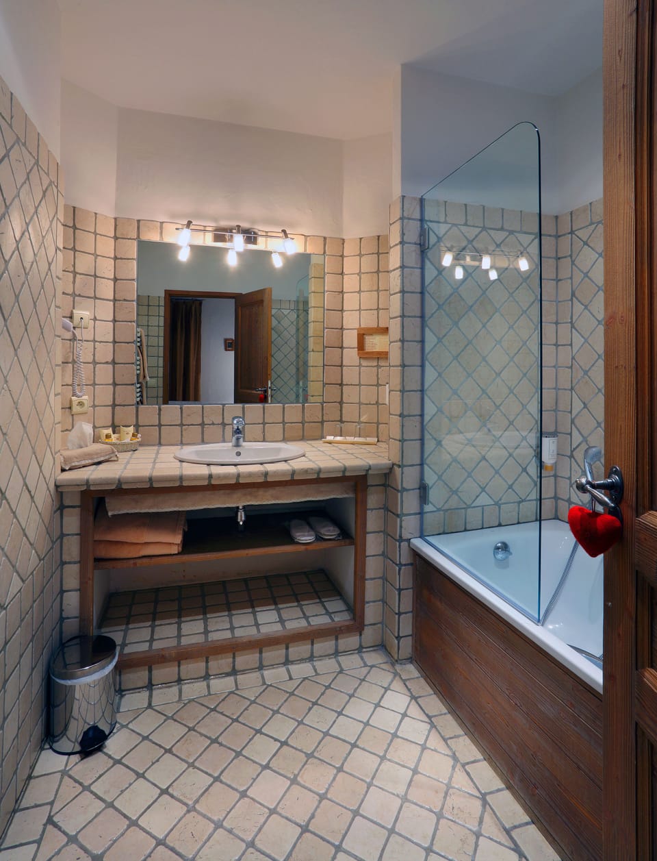 Superior Double Room, Mountain View (Alpage) | Bathroom shower