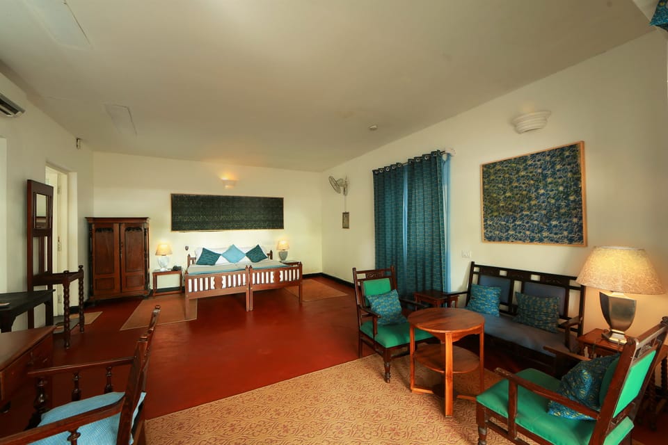 Heritage Old World | Desk, free WiFi, bed sheets