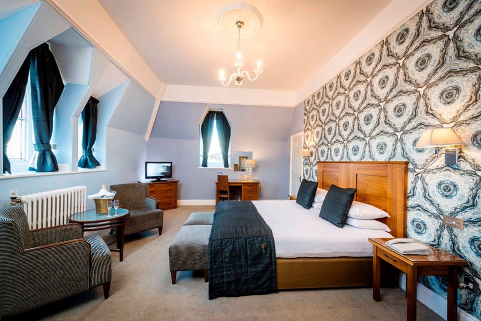 Executive Double Room (Inland) | In-room safe, individually decorated, desk, iron/ironing board